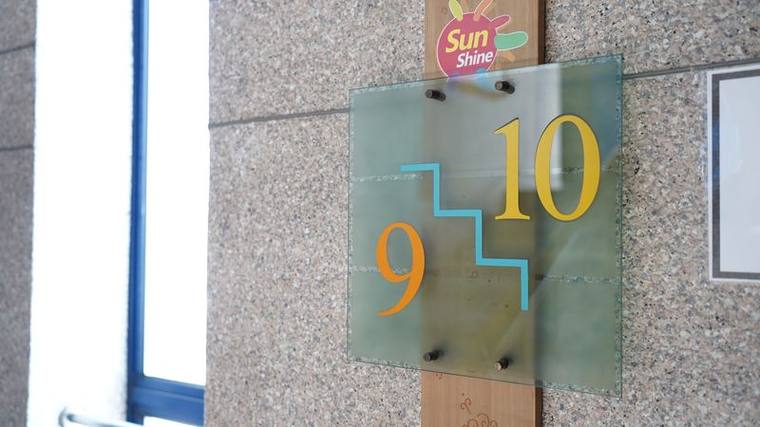 9·10층 글라스 사인